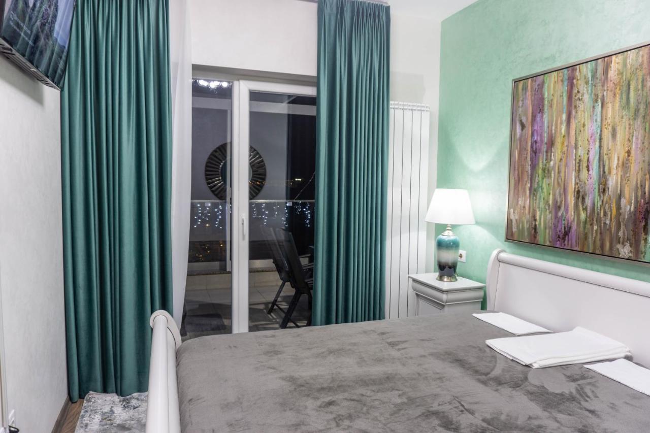White Dream Penthouse With Jacuzzi Apartment Brasov Exterior photo